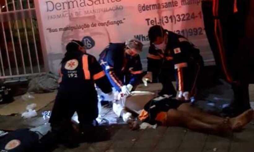 Grupo é suspeito de atacar morador de rua com chutes, socos e facadas no Santa Efigênia - Reprodução/Whatsapp