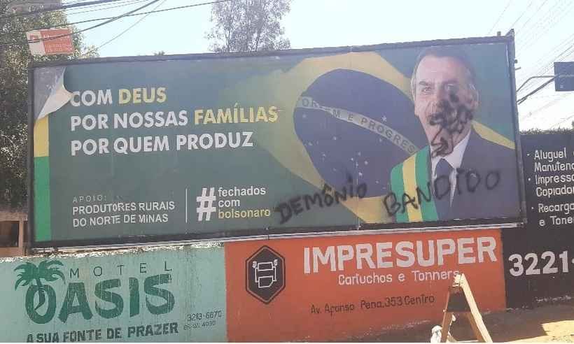 Outdoors de apoio a Bolsonaro são alvo de pichações no Norte de Minas - Luiz Ribeiro/EM/DA Press