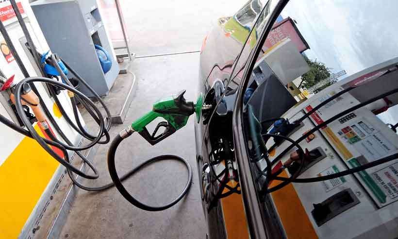 Petrobras anuncia aumento de 5% na gasolina e 3% no diesel nas refinarias - Gladyston Rodrigues/EM/D.A Press