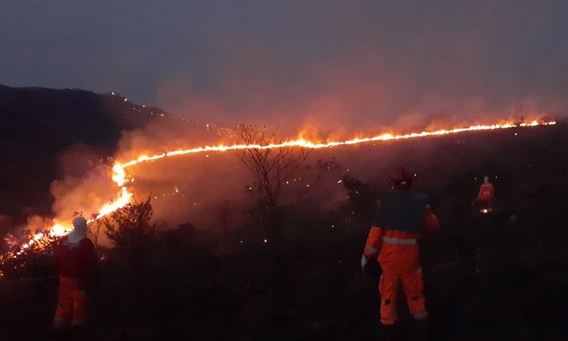 Incêndio criminoso destrói parque natural em Sete Lagoas - CBMG/Divulgação