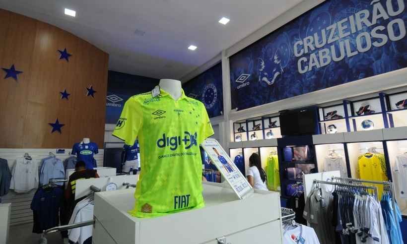 Homem invade loja do Cruzeiro e rouba camisas, bonés e dinheiro -  Leandro Couri/EM/D.A Press - 26/12/19