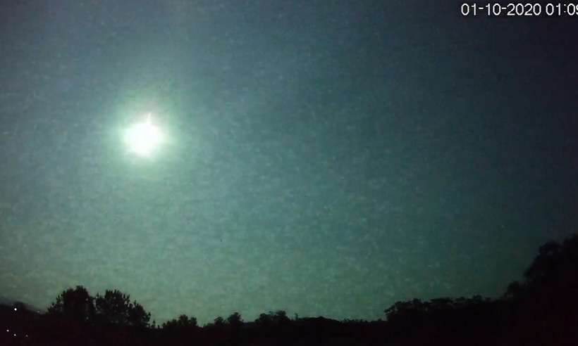Queda de meteoro ilumina céu durante madrugada no RS; veja vídeo - Reprodução/Carlos Fernando Jung