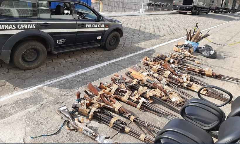 Mais de 200 armas apreendidas no Leste de Minas são entregues para o Exército - PCMG/Divulgação