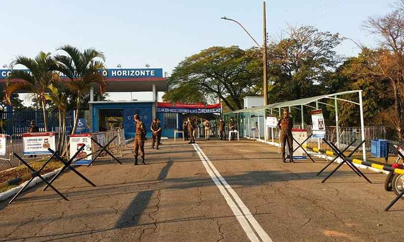 Após primeira tentativa suspensa pela Justiça, Colégio Militar retoma aulas presenciais em BH - Edésio Ferreira/EM/DA Press