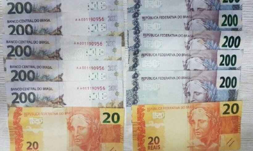 Mulher é presa após fazer compra com notas falsas de R$ 200 - Polícia Federal/Divulgação 