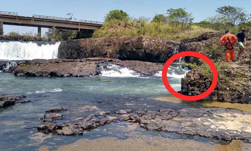 Mergulhadores procuram motorista de caminhão que se afogou em Nova Ponte - 8º BBM/Divulgação