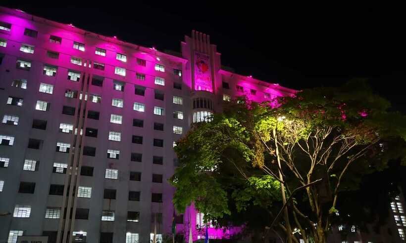 Outubro Rosa: Santa Casa de BH recebe iluminação em apoio à campanha - Reprodução/Comunicação Institucional da Santa Casa BH