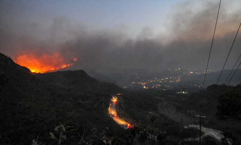 Bombeiros registram quase 100 incêndios só neste domingo em Minas; Serra do Cipó e Itacolomi são alvos - Leandro Couri/EM/D.A Press