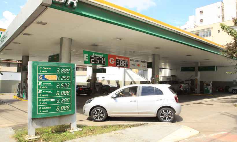 Preço da gasolina sobe 2,14% em pouco mais de um mês em BH - Edésio Ferreira/EM/D.A. Press