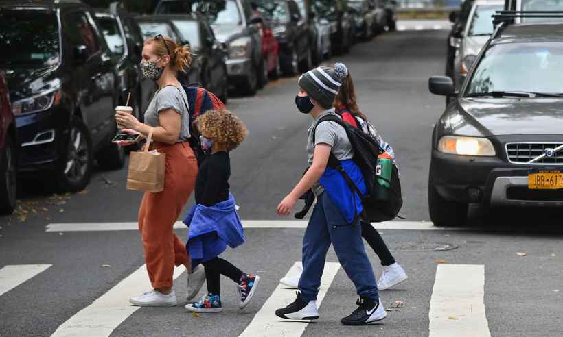 Nova York fecha escolas em alguns bairros para frear segunda onda do coronavírus - Angela Weiss / AFP

