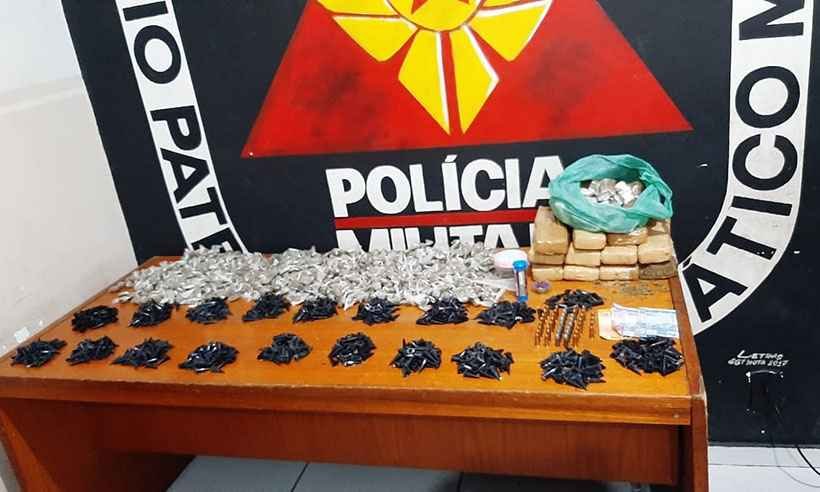 Polícia apreende drogas dentro de escola após espancamento de jovem em BH - Polícia Militar/Divulgação