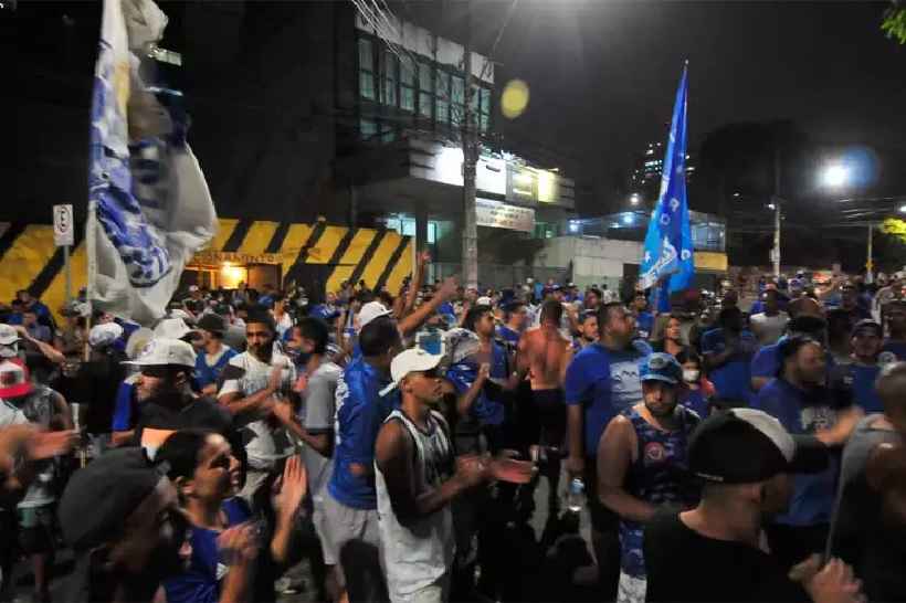 Presidente 'marqueteiro' e críticas a Deivid e Benecy: eleição do Cruzeiro é marcada por protestos no Barro Preto - Túlio Santos/EM/D.A. Press