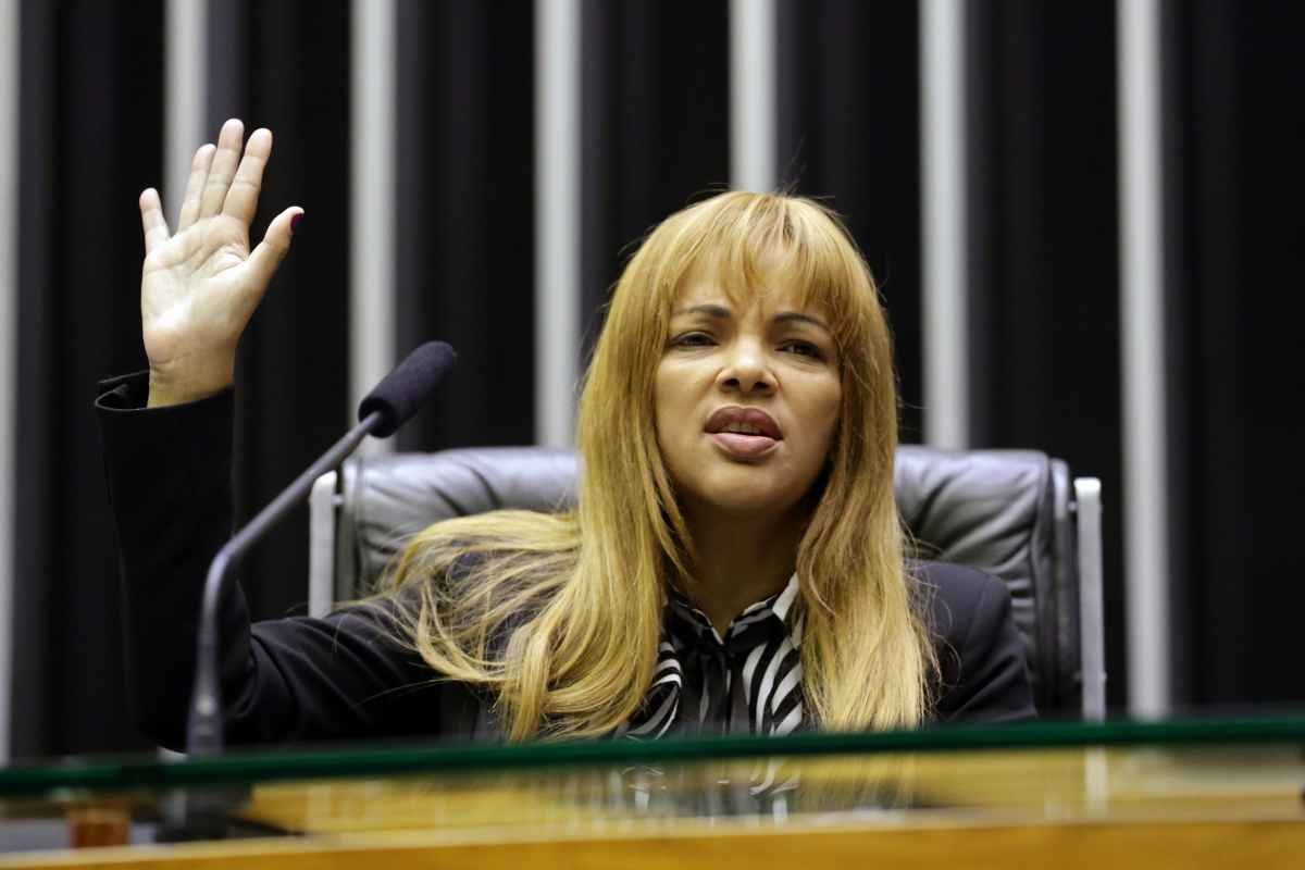 Flordelis comparece à Seap para instalar tornozeleira eletrônica - Michel Jesus/AFP