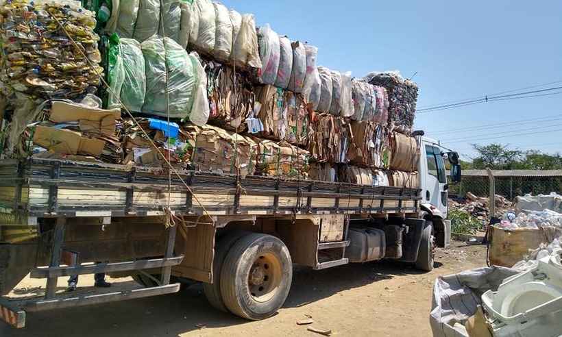 Esmeraldas: catadores fazem campanha para estimular reciclagem - Foto: divulgação/Ascamare