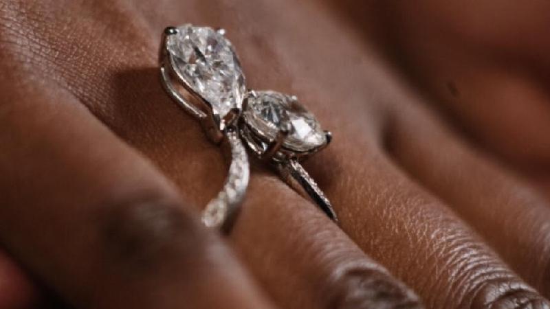 As marcas minúsculas que ajudam a desvendar se um diamante é falso - De Beers