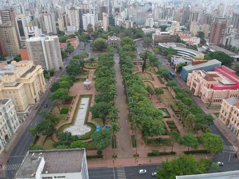 Visitantes frustrados aproveitam áreas externas de museus ainda fechados - Mateus Parreiras/EM/D.A.Press

