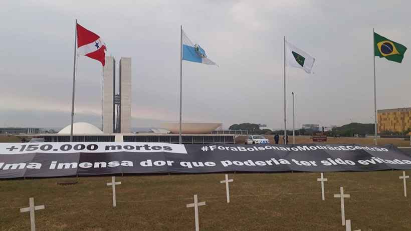 #StopBolsonaroMundial: grupos protestam contra queimadas e postura do presidente diante da COVID-19 - Reprodução da internet/Twitter/@zeca_dirceu
