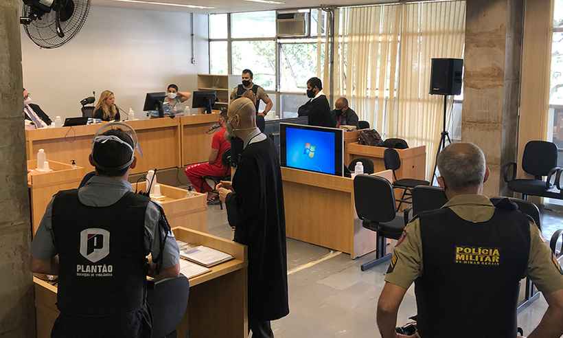 Integrante da Galoucura é julgado por tentativa de homicídio em briga com 'rival' da Máfia Azul - Sessão de julgamento no 3º Tribunal do Júri de Belo Horizonte de acusado de tentativa de homicídio durante briga de torcidas organizadas