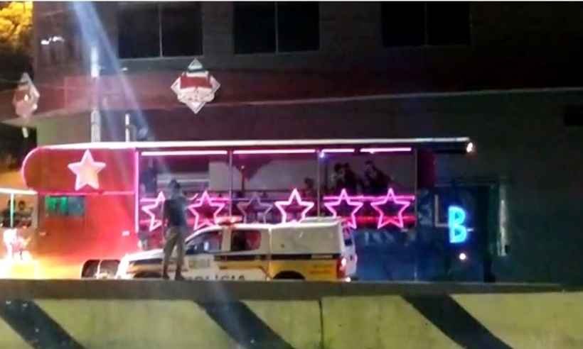 Polícia cerca trenzinho da alegria e prende homem armado em meio a crianças - Reprodução/Redes sociais