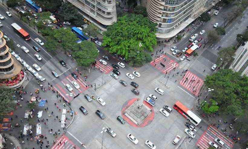 Deficiente físico usa maconha, dirige carro sem adaptação, atropela mulher e é preso em BH - Alexandre Guzanshe/EM/D.A Press