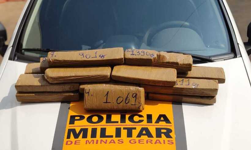 Mulher é flagrada em táxi quando levava 18kg de maconha de Campo Grande para Vitória - PMMG/Divulgação