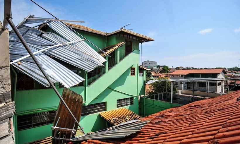 Família da idosa que teve casa danificada por temporal no dia do seu aniversário pede ajuda com vaquinha  - Leandro Couri/EM/DA Press