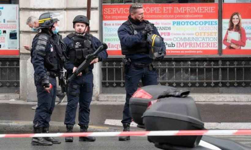 Professor é encontrado decapitado perto de Paris; órgão antiterrorista investiga - Geoffroy Van Der Hasselt/AFP