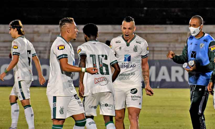 Coelho ganha mais uma fora - Estevão Germano/América