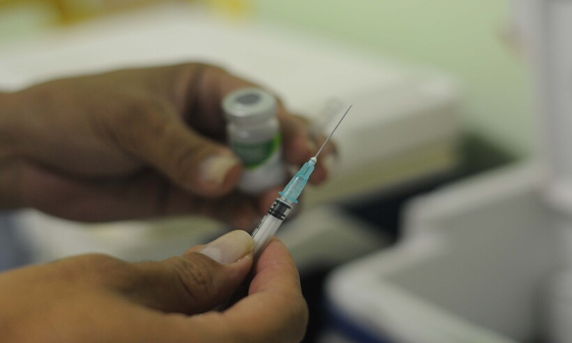 Anvisa: testes com vacina de Oxford prosseguem mesmo após morte de voluntário - Leandro Couri/EM/D.A Press