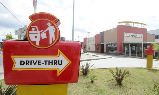 Tiros próximo ao McDonald's assustam moradores do Buritis, em BH - Jair Amaral/EM/DA Press