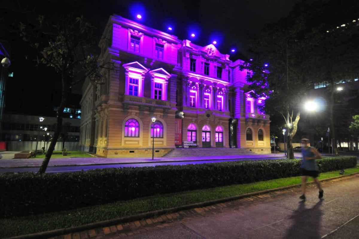 Praça cor-de-rosa: conscientização sobre o câncer de mama colore Circuito Liberdade - Túlio Santos/EM/D.A Press