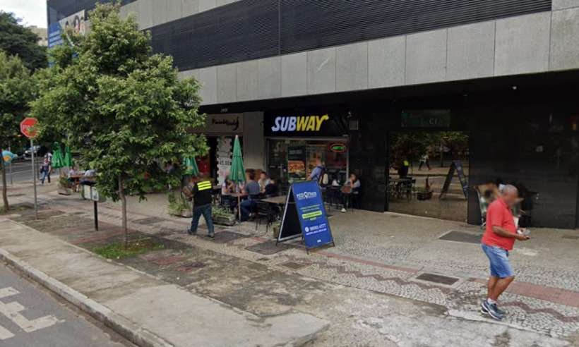 Homem anuncia assalto após comprar água e atendente reage - Google Maps/Reprodução