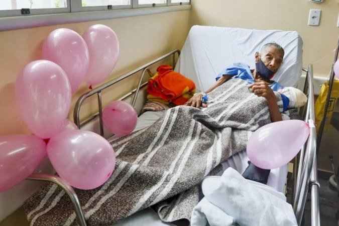 Hospital faz festa de aniversário para paciente de 104 anos; veja - Divulgação/SES