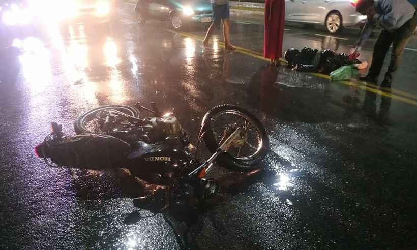  Motociclista morre depois de bater de frente com carro  em Valadares - Redes sociais