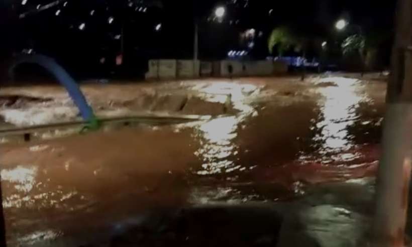 Chuva derruba árvores e causa enchentes em Patos de Minas; veja vídeo - Reprodução/WhatsApp