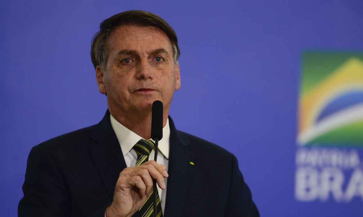 Após críticas, Bolsonaro diz que vai revogar decreto sobre participação privada no SUS - Agência Brasil