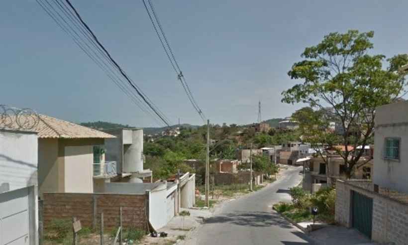Homem fica soterrado em obra em Santa Luzia  - Google Street View/ Reprodução