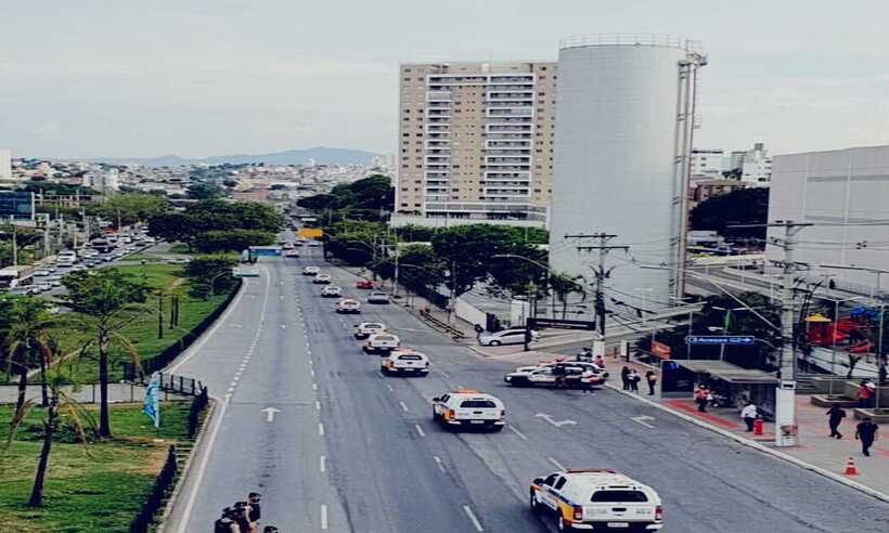 PM prende foragido da Justiça e recupera carros roubados em operação na Cristiano Machado, em BH - Divulgação/PMMG