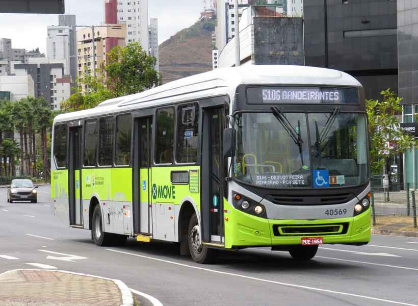Homem é preso após assaltar passageiros em ônibus no Bairro Bandeirantes, em BH - Matheus Adler/EM/D.A Press