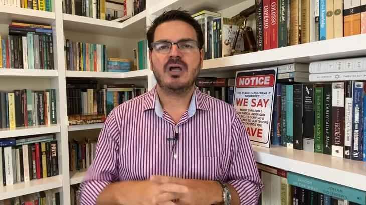 Constantino chora em live e ataca Anitta: 'Não te respeito como pensadora nem como mulher' - Youtube/Reprodução