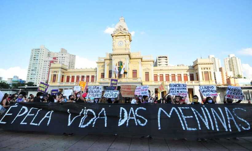 'Parem de nos violentar': em BH, mulheres protestam contra ataque sofrido por Mari Ferrer  - Gladyston Rodrigues/EM/D.A press