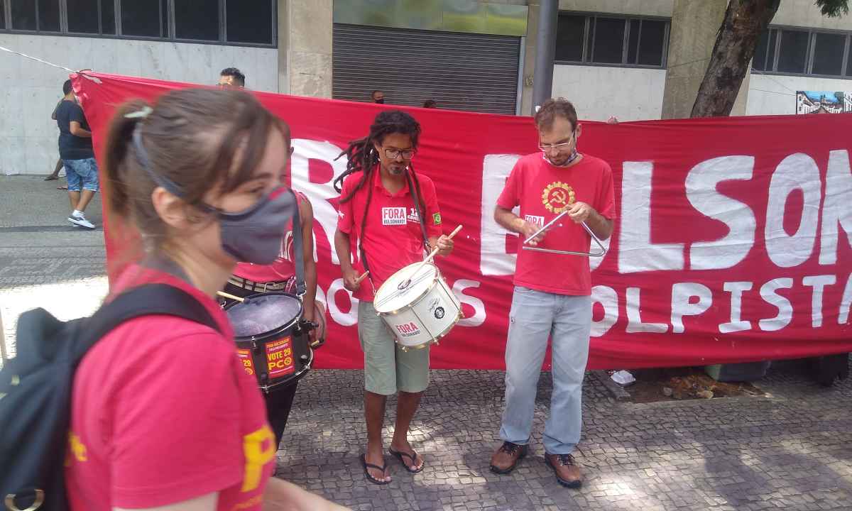 Após quarentena em SP, candidata do PCO em BH panfleta contra Bolsonaro no Centro - Sebastião Pessoa/PCO
