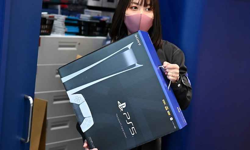 Sony lança PlayStation 5 e inicia a batalha com o novo Xbox da Microsoft - CHARLY TRIBALLEAU / AFP  