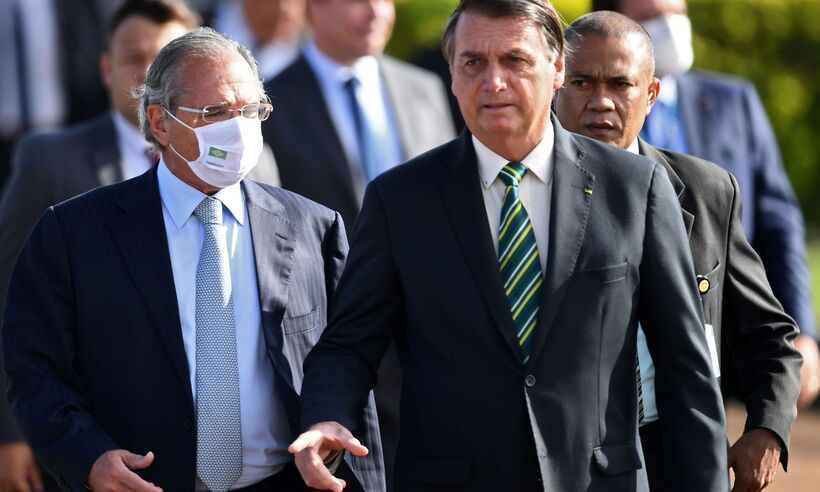 Bolsonaro vai à Granja do Torto para se encontrar com Guedes - EVARISTO SA/AFP - 27/10/2020 
