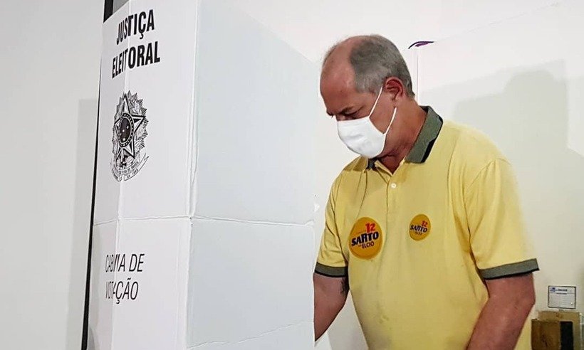 Ciro Gomes vota em Fortaleza e diz estar na luta contra 'bolsonarismo boçal' - Reprodução/Twitter
