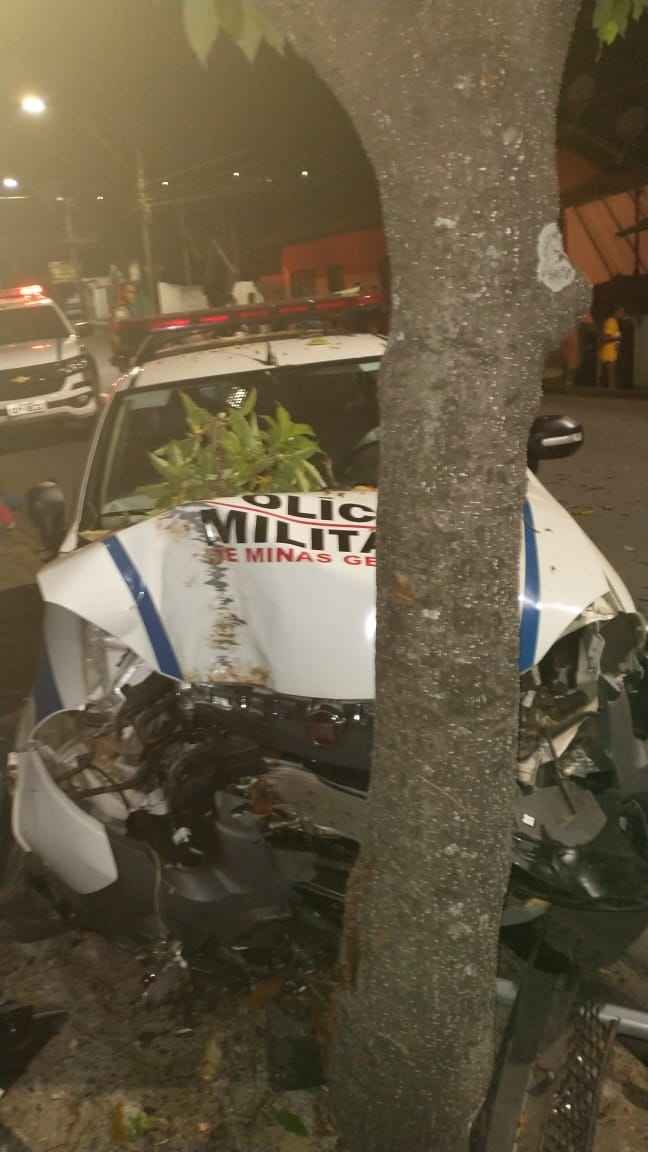 Militares se ferem em acidente durante perseguição a motociclista inabilitado em Poços - Divulgação/Polícia Militar