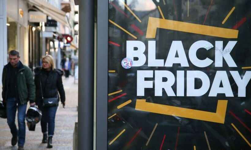 Comércio projeta faturamento recorde de R$ 3,7 bi na Black Friday deste ano - PASCAL POCHARD-CASABIANCA/AFP