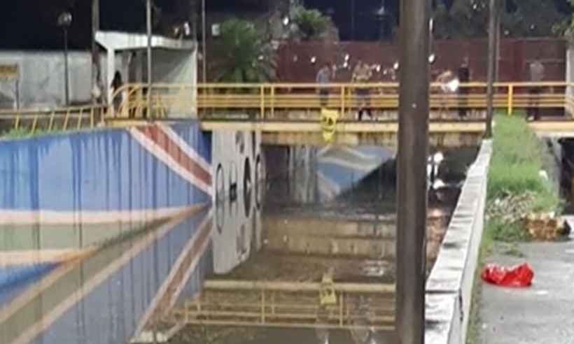 Chuva causa estragos em Valadares e Mergulhão é interditado - Reprodução Redes Sociais