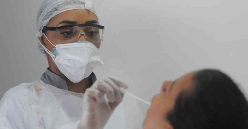 Laboratórios constatam aumento de casos positivos de COVID-19 em Minas - Leandro Couri/EM/D.A Press