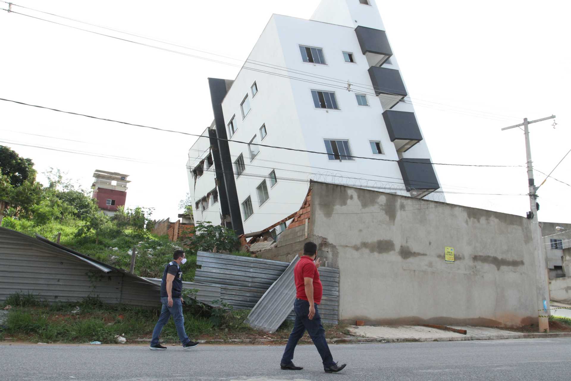 Apartamentos do prédio que tombou em Betim têm até 170 m² e custaram até R$ 280 mil - Edésio Ferreiora/EM/D.A.Press